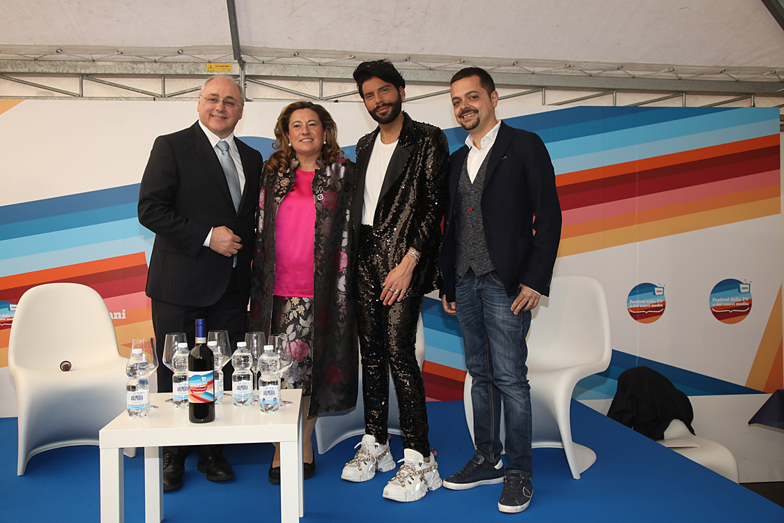 Festival della TV e dei Nuovi Media 2019_230.jpg - Real Time, la Tv delle meraviglie Un  racconto di storie e persone reali con contenuti attuali e uno stile innovativo in costante evoluzione,  ci porta con i suoi protagonisti nel mondo meraviglioso di due programmi divenuti ormai cult:  “Il Castello delle cerimonie” e “Il Salone delle Meraviglie”.Federico Lauri, Imma Polese, Gesualdo Vercio con Alessandra Comazzi.